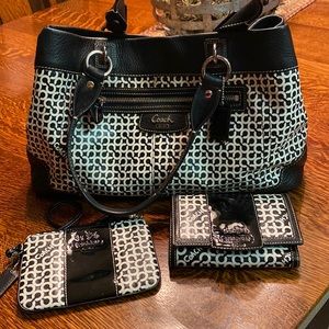 Coach purse wallet and wristlet